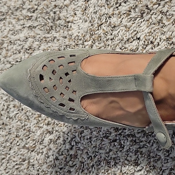 Anthropologie suede t-strap pumps size 10M - Picture 3 of 6